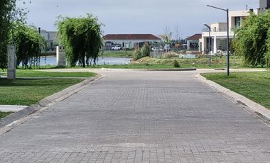 VENDE, LOTE A LAGUNA, PUEBLOS DEL PLATA, MAGALLANES al 200