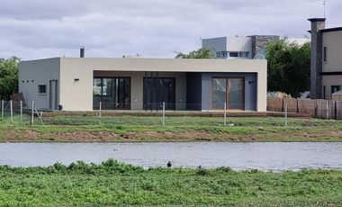 VENDE, LOTE A LAGUNA, PUEBLOS DEL PLATA, MAGALLANES al 200