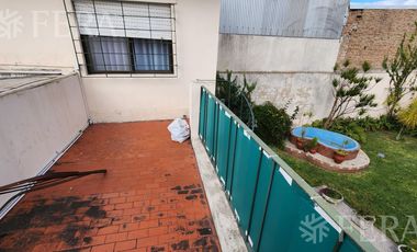 Venta casa de 4 ambientes con cochera y jardin en Ezpeleta