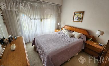 Venta casa de 4 ambientes con cochera y jardin en Ezpeleta