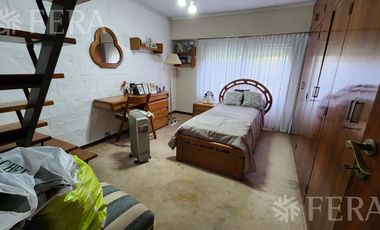 Venta casa de 4 ambientes con cochera y jardin en Ezpeleta