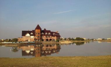 Lote a la laguna en El Principado Canning