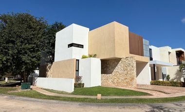 CASA EN VENTA PARQUE CENTRAL, Al Norte de la Ciudad de Mérida, Yuc.