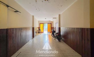 Casa 5 amb. con cochera doble y Galpón en Villa Primera