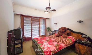 Casa 5 amb. con cochera doble y Galpón en Villa Primera