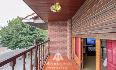 Casa 5 amb. con cochera doble y Galpón en Villa Primera