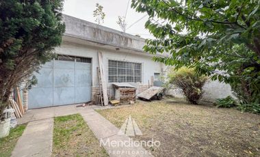 Casa 5 amb. con cochera doble y Galpón en Villa Primera