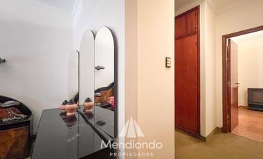 Casa 5 amb. con cochera doble y Galpón en Villa Primera