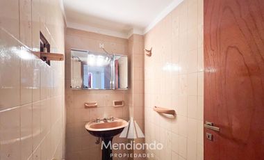 Casa 5 amb. con cochera doble y Galpón en Villa Primera