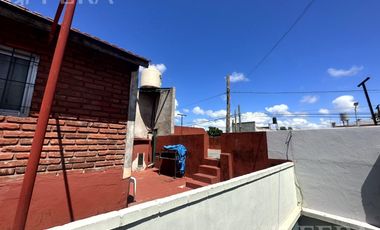 Venta casa 3 ambientes con patio en Sarandí