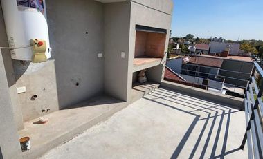 DUPLEX DE 4 AMBIENTES A ESTRENAR CON COCHERA Y TERRAZA EN PLANTA ALTA EN VENTA. CARAPACHAY