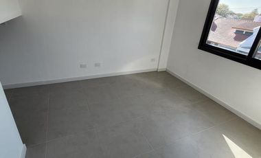 DUPLEX DE 4 AMBIENTES A ESTRENAR CON COCHERA Y TERRAZA EN PLANTA ALTA EN VENTA. CARAPACHAY