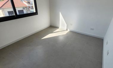 DUPLEX DE 4 AMBIENTES A ESTRENAR CON COCHERA Y TERRAZA EN PLANTA ALTA EN VENTA. CARAPACHAY
