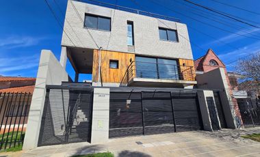DUPLEX DE 4 AMBIENTES A ESTRENAR CON COCHERA Y TERRAZA EN PLANTA ALTA EN VENTA. CARAPACHAY
