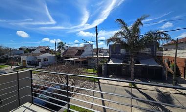 DUPLEX DE 4 AMBIENTES A ESTRENAR CON COCHERA Y TERRAZA EN PLANTA ALTA EN VENTA. CARAPACHAY