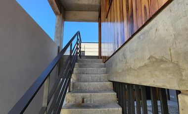 DUPLEX DE 4 AMBIENTES A ESTRENAR CON COCHERA Y TERRAZA EN PLANTA ALTA EN VENTA. CARAPACHAY