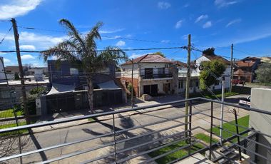 DUPLEX DE 4 AMBIENTES A ESTRENAR CON COCHERA Y TERRAZA EN PLANTA ALTA EN VENTA. CARAPACHAY