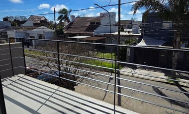 DUPLEX DE 4 AMBIENTES A ESTRENAR CON COCHERA Y TERRAZA EN PLANTA ALTA EN VENTA. CARAPACHAY