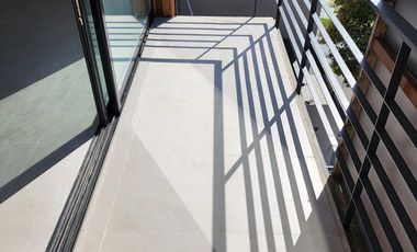 DUPLEX DE 4 AMBIENTES A ESTRENAR CON COCHERA Y TERRAZA EN PLANTA ALTA EN VENTA. CARAPACHAY