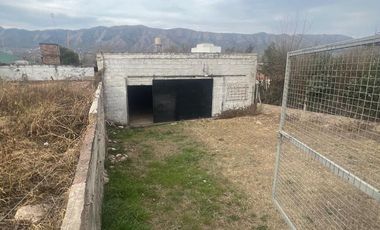 EN ALQUILER GALPON CON ENTRADA SOBRE CALLE PUBLICA RUTA 38. REF: 1894 A