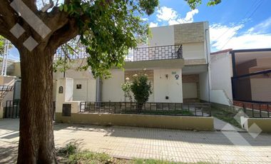 AQUILER DE CASA 5 DORMIS. - CIPOLLETTI - RIO NEGRO