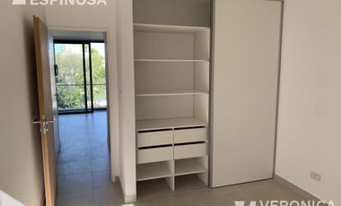 Departamento de dos ambientes en alquiler, Morón. Con cochera.