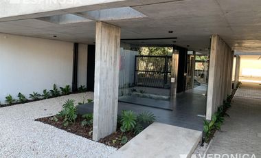 Departamento de dos ambientes en alquiler, Morón. Con cochera.