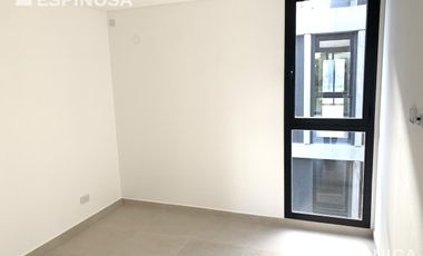 Departamento de dos ambientes en alquiler, Morón. Con cochera.