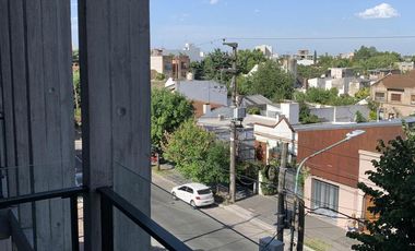 Departamento de dos ambientes en alquiler, Morón. Con cochera.