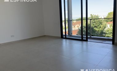 Departamento de dos ambientes en alquiler, Morón. Con cochera.