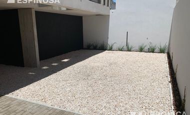 Departamento de dos ambientes en alquiler, Morón. Con cochera.