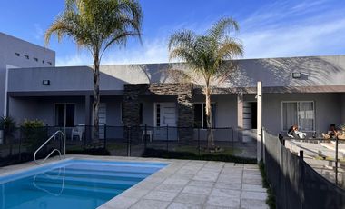 Complejo en Pueblo Liebig con piscina