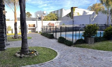 Complejo en Pueblo Liebig con piscina