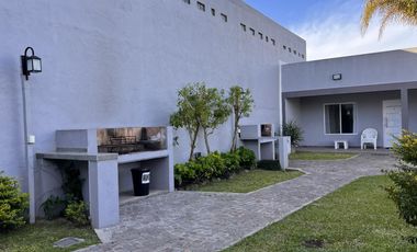 Complejo en Pueblo Liebig con piscina