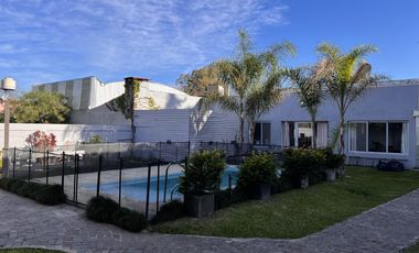 Complejo en Pueblo Liebig con piscina