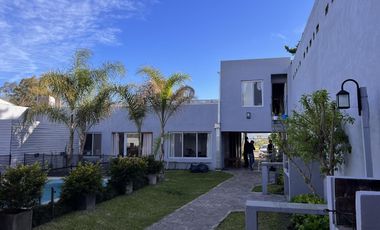 Complejo en Pueblo Liebig con piscina