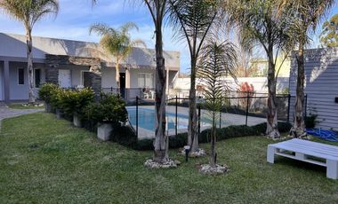 Complejo en Pueblo Liebig con piscina