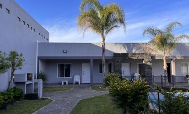 Complejo en Pueblo Liebig con piscina