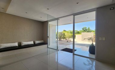 Departamento 4 ambientes en PB con jardín en venta y/o alquiler