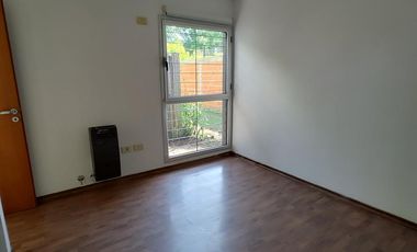 Casa  venta Villa Elisa 2 dormitorios cocheras parque asfalto servicios