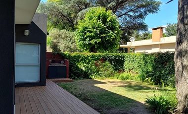 Casa  venta Villa Elisa 2 dormitorios cocheras parque asfalto servicios