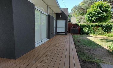 Casa  venta Villa Elisa 2 dormitorios cocheras parque asfalto servicios