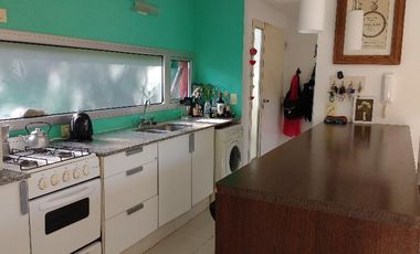 Casa  venta Villa Elisa 2 dormitorios cocheras parque asfalto servicios
