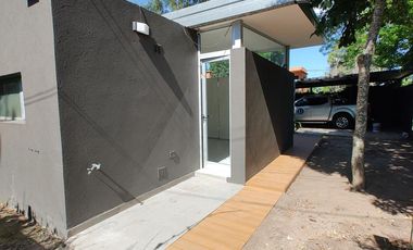 Casa  venta Villa Elisa 2 dormitorios cocheras parque asfalto servicios