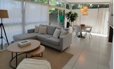 Casa  venta Villa Elisa 2 dormitorios cocheras parque asfalto servicios