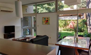 Casa  venta Villa Elisa 2 dormitorios cocheras parque asfalto servicios