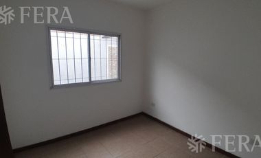 Alquiler PH 3 ambientes con patio en Wilde