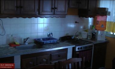 Chalet 2 dormitorios jardin y cochera para 2 autos