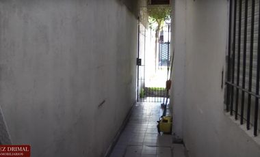 Chalet 2 dormitorios jardin y cochera para 2 autos