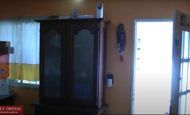 Chalet 2 dormitorios jardin y cochera para 2 autos